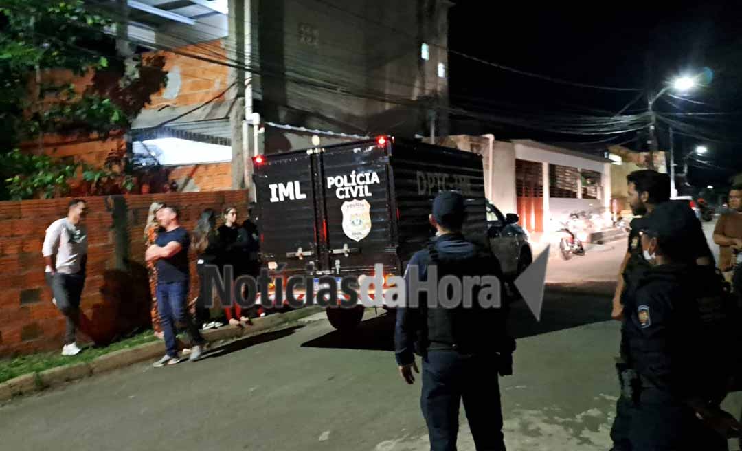 Mulher é encontrada morta em estado avançado de decomposição dentro de banheiro de apartamento no Mocinha Magalhães, em Rio Branco