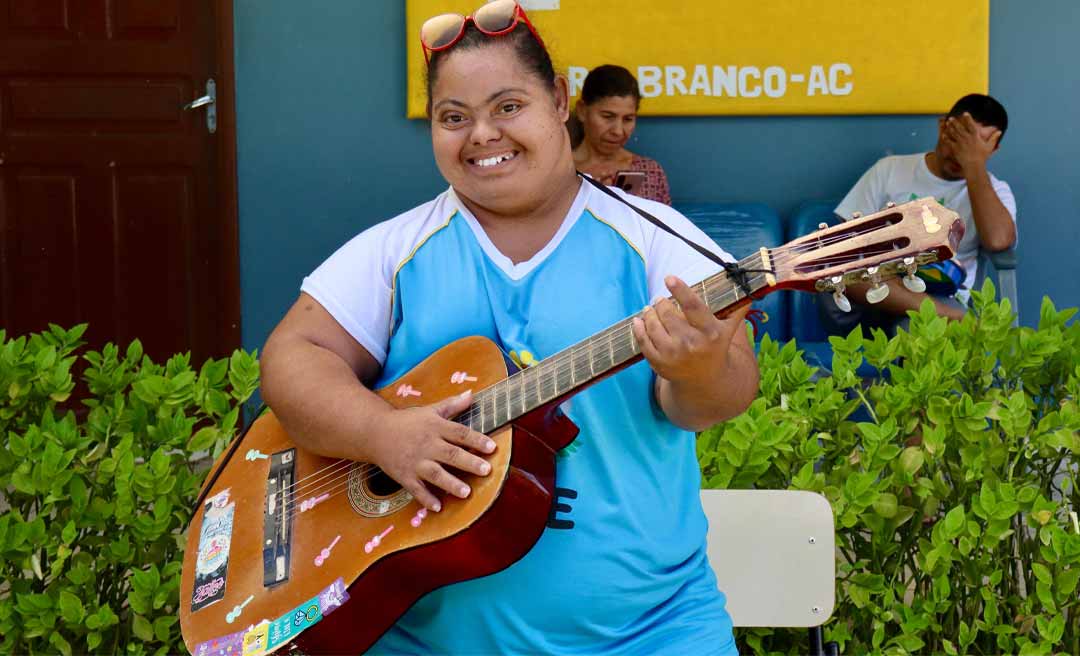 Música, afeto e inclusão: trajetória de Otávia, aluna da Apae, simboliza a Semana da Pessoa com Deficiência em Rio Branco