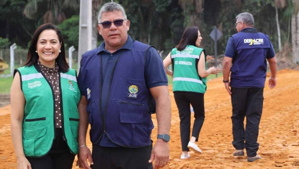 Governadora em exercício Mailza acompanha obras de duplicação da rodovia AC-405 em Cruzeiro do Sul