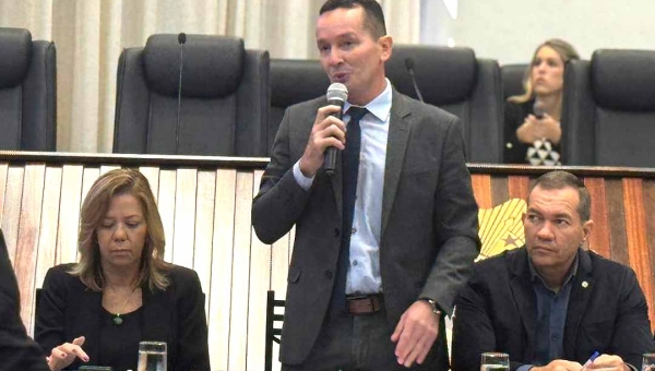 Adailton Cruz diz que Opera Acre está sendo feito sem a devida estrutura hospitalar e denuncia apadrinhamento