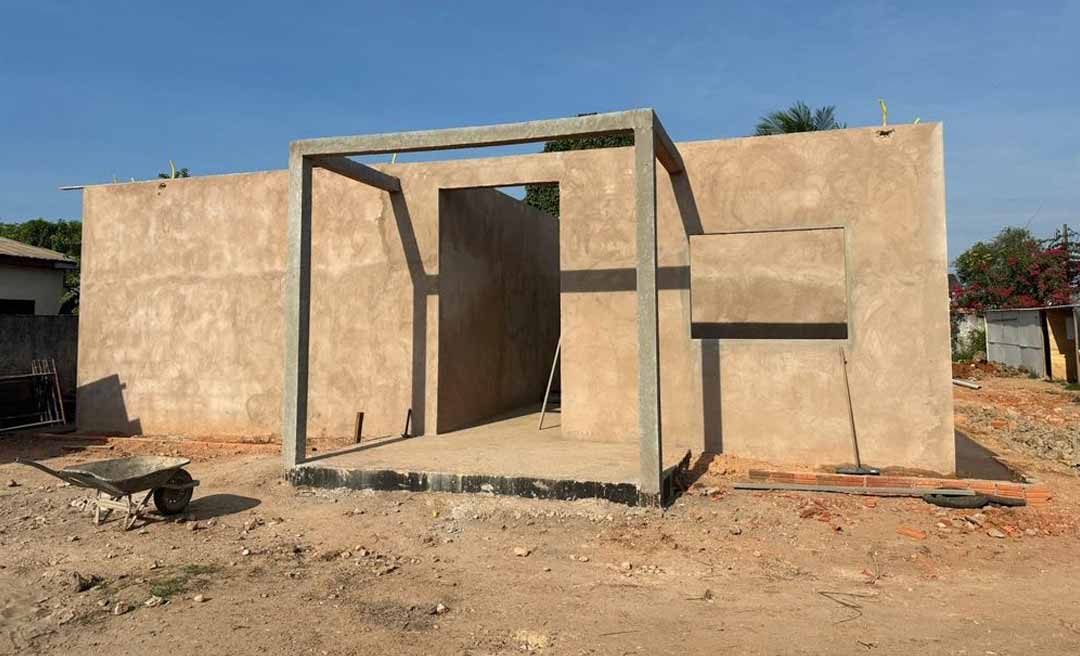 Em Sena Madureira, Deracre conclui etapas estruturais na obra da Casa do Produtor e avança para cobertura