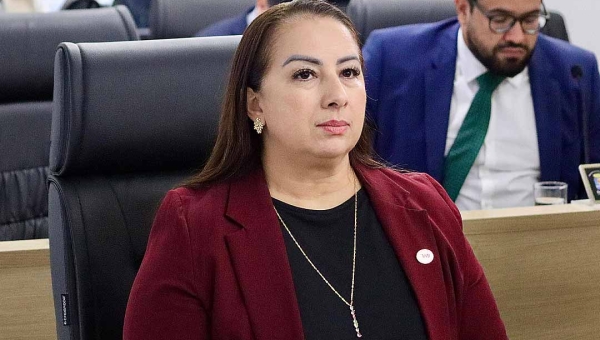 Um minuto de silêncio! Câmara de Rio Branco presta homenagem a vítima de feminicídio a pedido da vereadora Elzinha Mendonça