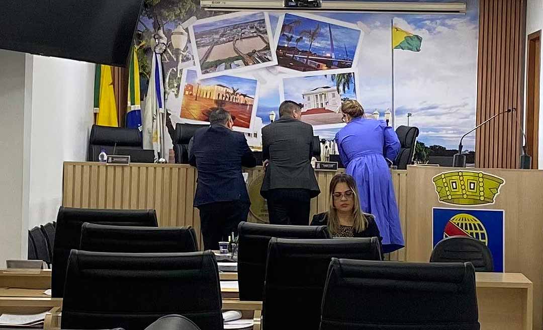 Vereadores esvaziam sessão na Câmara de Rio Branco em protesto contra falta de votação sobre afastamento de superintendente da RBTrans