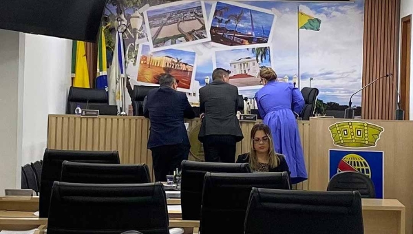 Vereadores esvaziam sessão na Câmara de Rio Branco em protesto contra falta de votação sobre afastamento de superintendente da RBTrans