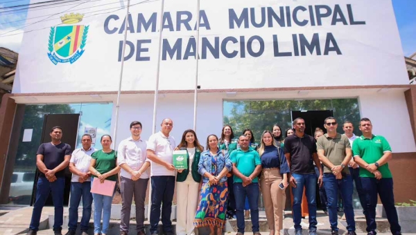 Investindo quase R$ 9,2 milhões, Governo do Acre, por meio do Iteracre, leva regularização fundiária a Mâncio Lima