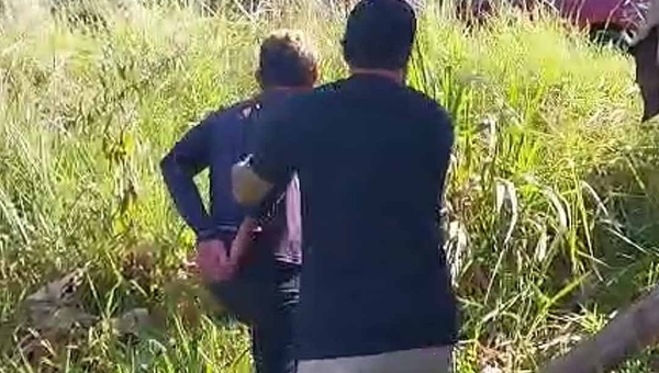 “Mosquito” é preso deitado em bananal durante operação para enfrentar a violência doméstica e proteger mulheres em situação de risco