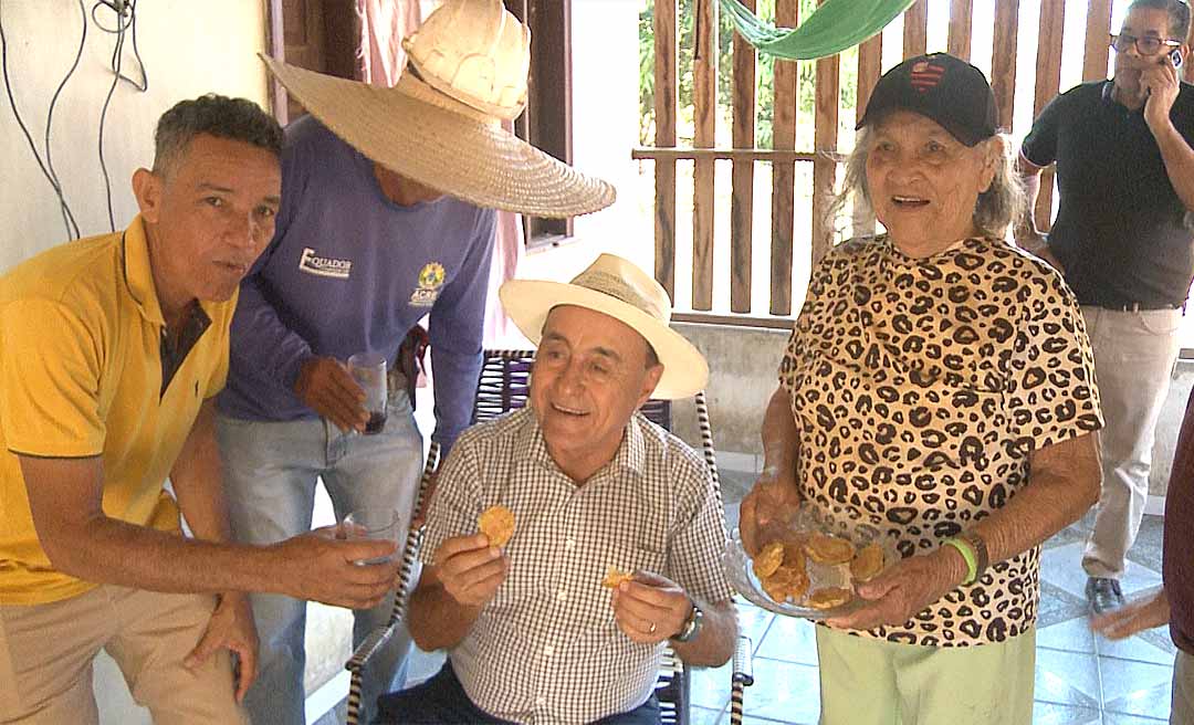 Prefeito Tião Bocalom visita obras de pavimentação no Belo Jardim e é recebido com café e bodó por moradores