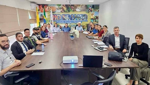 “Mais moderno, eficiente e de qualidade”: Bocalom discute projeto para renovação da frota do transporte coletivo na Capital