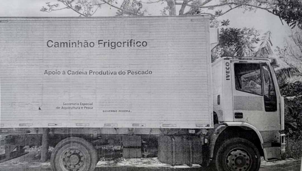 Com o apoio da Polícia Federal, caminhão que deveria atender pescadores é resgatado em frigorífico em Cruzeiro do Sul