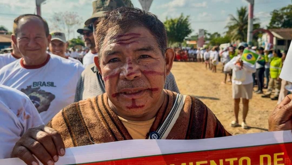 Líder indígena na fronteira entre Peru e Brasil cobra atenção dos governos e pede estrada para romper isolamento