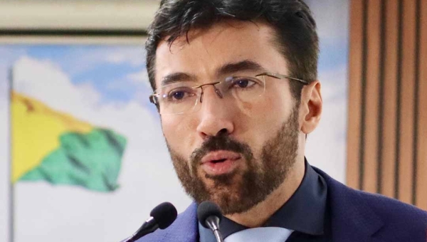 Zé Lopes critica atrasos e novos gastos no viaduto da AABB: “Obra desnecessária e que já custou caro demais”