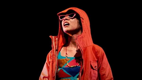 ‘Eu Capitu’: espetáculo chega à capital acreana para provocar reflexões pelo olhar feminino no teatro