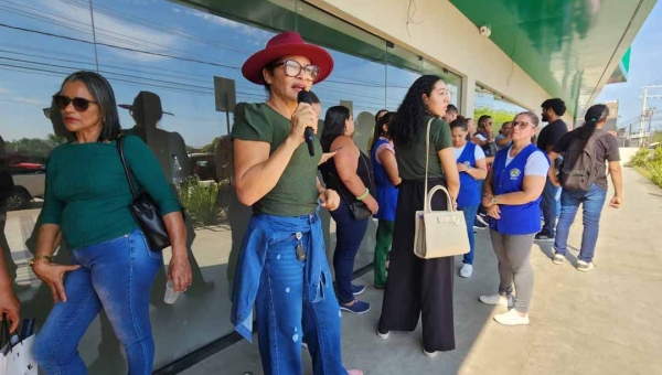Sinteac mobiliza categoria pela volta dos 10% da tabela do PCCR da Educação em ato realizado nesta quinta: ‘maldade conosco’, diz Rosana