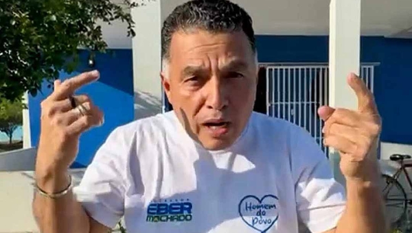 Vereador Eber Machado doa material a unidade de Saúde e critica gasto de R$ 3 milhões em ornamentação de elevado: “Vergonhoso”