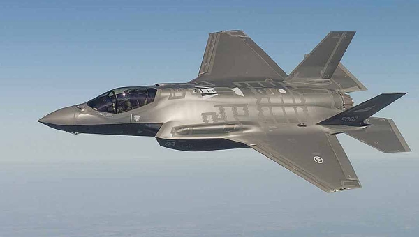 EUA enviam F-35 a Porto Rico e ampliam pressão militar sobre Maduro