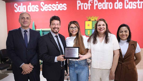 Diretora-presidente do Iteracre Gabriela Câmara é homenageada pela Câmara Municipal de Plácido de Castro