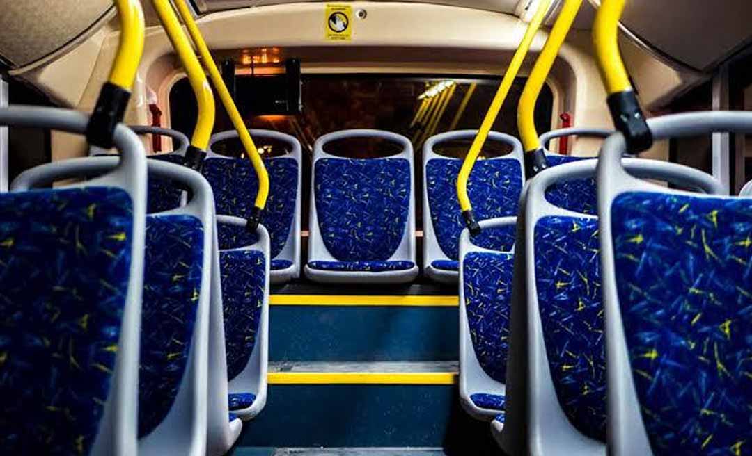 Justiça acreana condena empresa de transporte a indenizar passageiro autista por atraso de mais de 5 horas