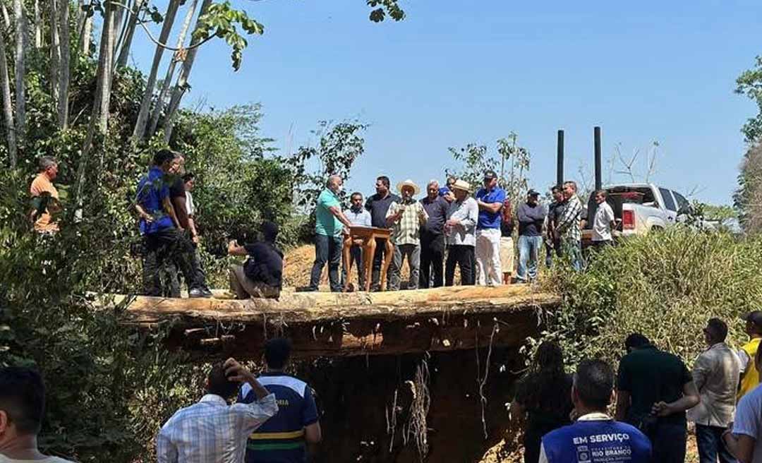 Bocalom assina ordem de serviço para construção de pontes nos ramais Quixadá e Calafate: “Obra de progresso que vai transformar a vida de quem trafega por essa região”