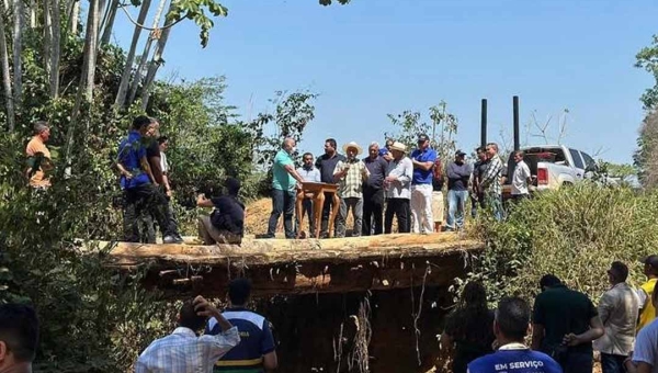 Bocalom assina ordem de serviço para construção de pontes nos ramais Quixadá e Calafate: “Obra de progresso que vai transformar a vida de quem trafega por essa região”