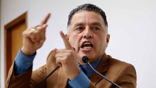 Vereador Eber Machado cobra ações para evitar alagamentos na Baixada da Sobral: “Tenha coragem, prefeito, de olhar nos olhos dessa população”