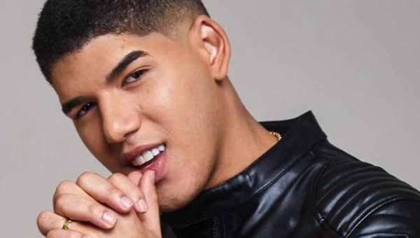 Zé Vaqueiro encerra 27º Festival de Praia de Boca do Acre com show nacional