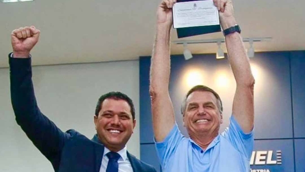 "Você abriu os olhos da nação, agora paga o preço por praticar o bem", diz Luz sobre condenação de Bolsonaro