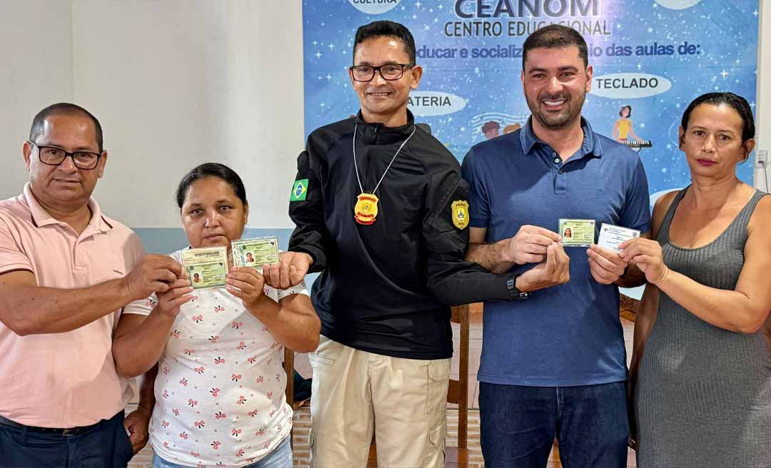 Mais de 600 pescadores de Cruzeiro do Sul recebem nova carteira de identidade com apoio do deputado Nicolau Júnior e vereador Zé Roberto