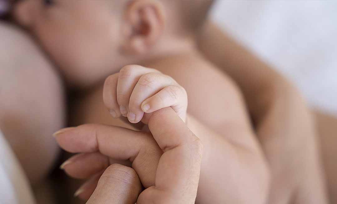 Acre sanciona lei que cria o Programa Primeira Viagem para apoiar mães após o parto