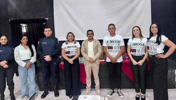 Acadêmicos de Direito promovem conscientização sobre sistema prisional e lei de drogas em escola estadual