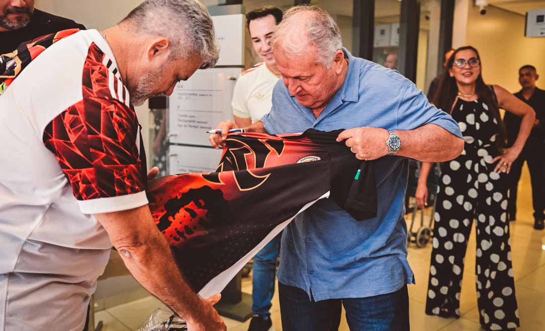 Zico desembarca no Acre, recebe fãs em hotel da Capital e participa de evento no Sesc na tarde desta segunda-feira