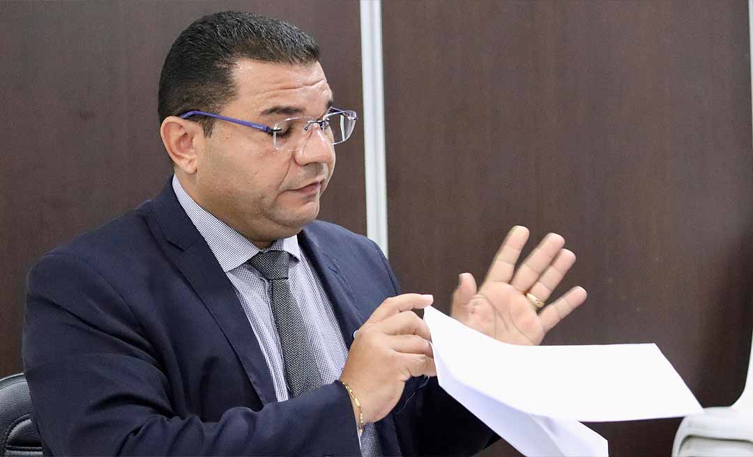 Vereador Fábio Araújo questiona aumento de subsídio do transporte coletivo em Rio Branco