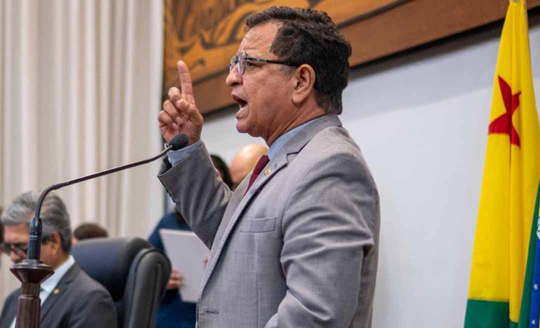 Luiz Gonzaga diz que BR-364 está só buraco entre Manoel Urbano a Feijo