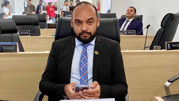 Vereador João Paulo cobra transparência sobre orçamento de aluguéis de gabinetes na Câmara de Rio Branco: “Crise imobiliária sem precedentes”