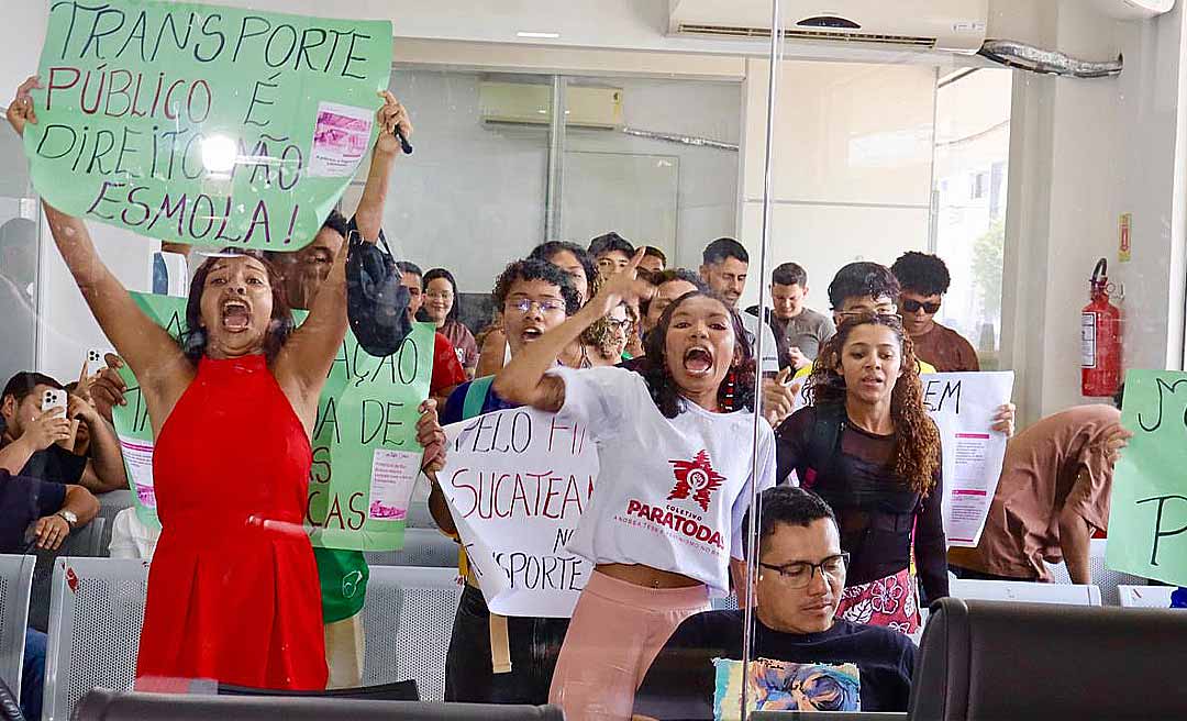 Estudantes da Ufac cobram solução para transporte público em mobilização na Câmara de Rio Branco