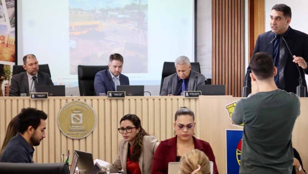 “Mais rápido que coice de preá!”: sessão da Câmara de Rio Branco dura menos de 30 minutos