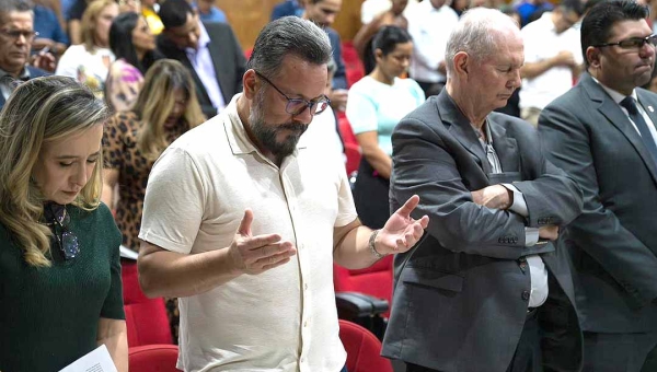 Alan Rick participa do 2° Fórum Evangélico do Acre realizado no auditório do Colégio Armando Nogueira