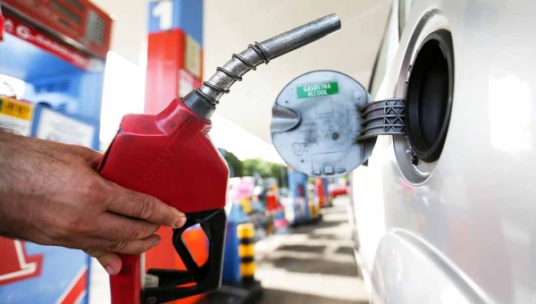 Preço dos combustíveis cai no Acre nos primeiros 15 dias de setembro, com exceção da gasolina