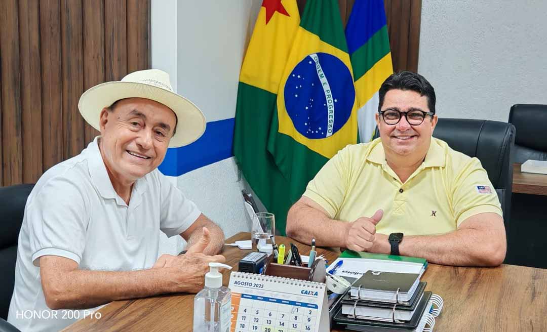Bocalom visita Brasiléia, destaca vocação agrícola do município e recebe elogios de Carlinhos do Pelado