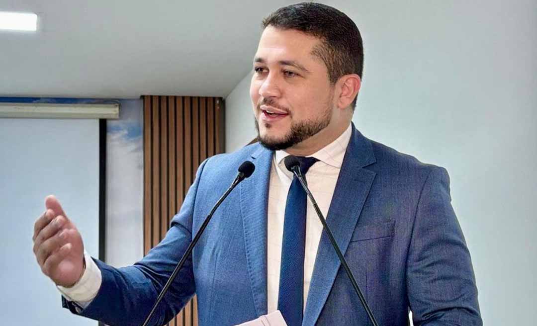 Moacir Júnior homenageia contadores em sessão solene na Câmara Municipal