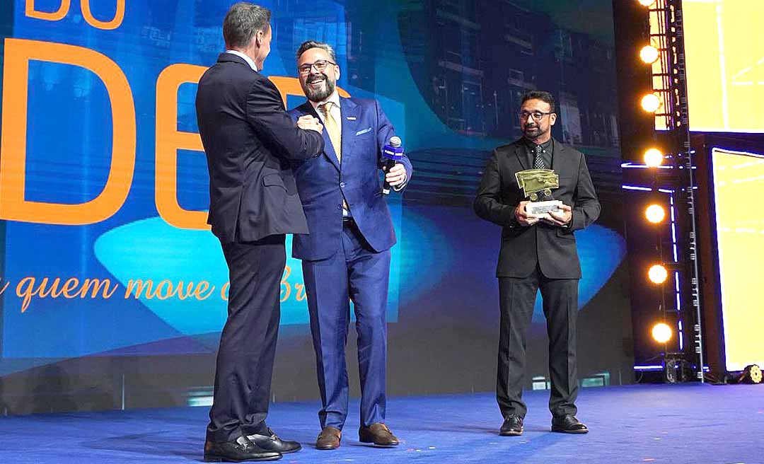 Relator do projeto da doação de alimentos, Alan Rick é homenageado em evento da ABRAS