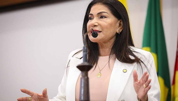 Deputada Antonia Sales afirma que estudantes correm risco de morte em escola do Acre