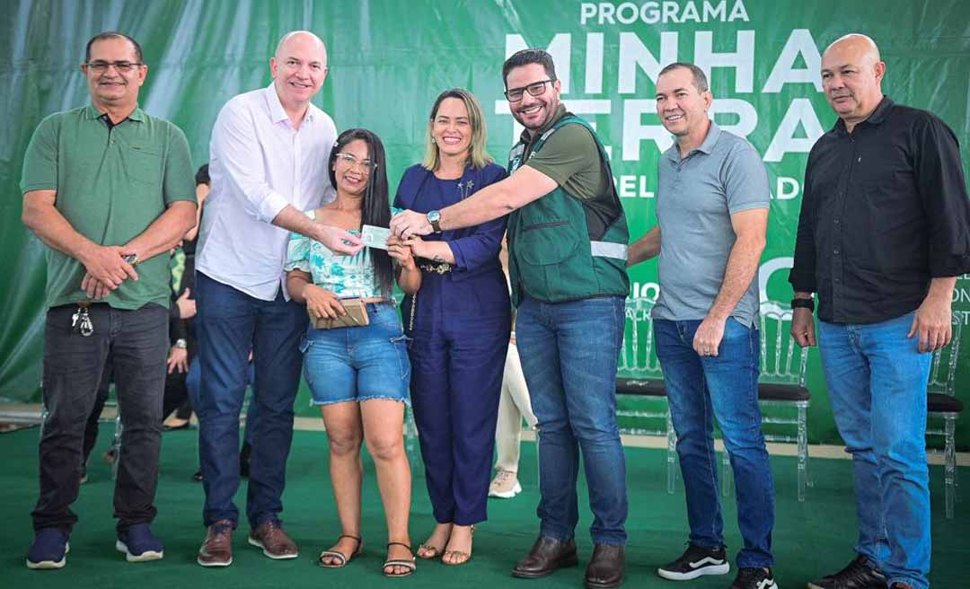 Governador Gladson Camelí entrega 224 CNHs e 40 coletes em Sena Madureira