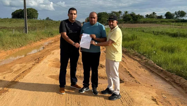 Cristiano e Keleu levam demanda ao deputado Clodoaldo sobre tapa-buraco nos ramais 2 e 3
