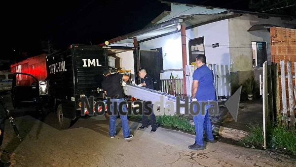 Policial militar aposentado é suspeito de matar a esposa com três tiros em Rio Branco; vítima foi assassinada na frente dos filhos