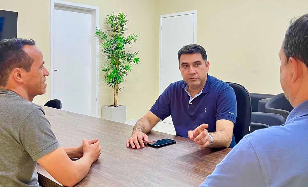Samir Bestene cobra soluções para falta de água no Jorge Lavocat e anuncia melhorias no Raimundo Melo