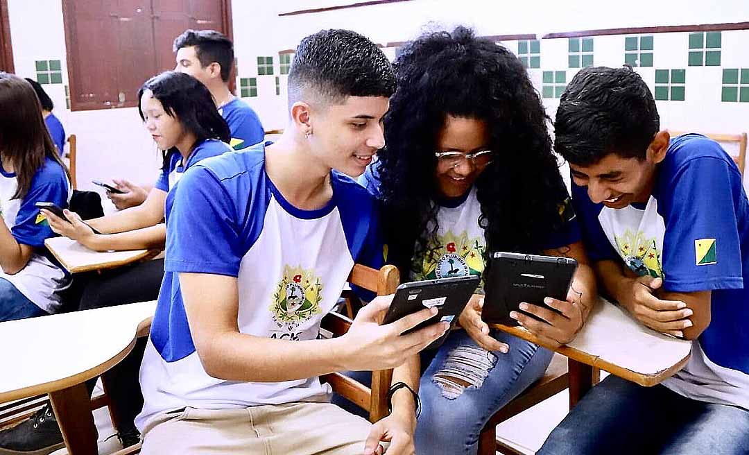 Estudantes acreanos são contemplados com 7ª parcela do programa Pé-de-Meia; pagamento começa nesta segunda-feira