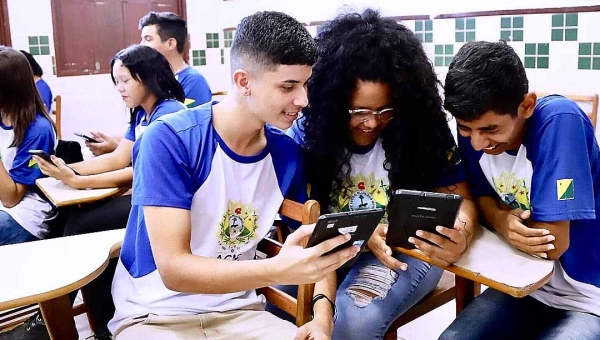 Estudantes acreanos são contemplados com 7ª parcela do programa Pé-de-Meia; pagamento começa nesta segunda-feira