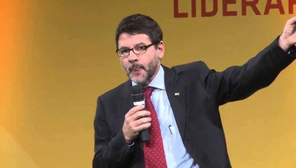 Após anos sumido, Binho Marques volta com tudo nas redes sociais e diz que Rio Branco “virou cidade do passado”