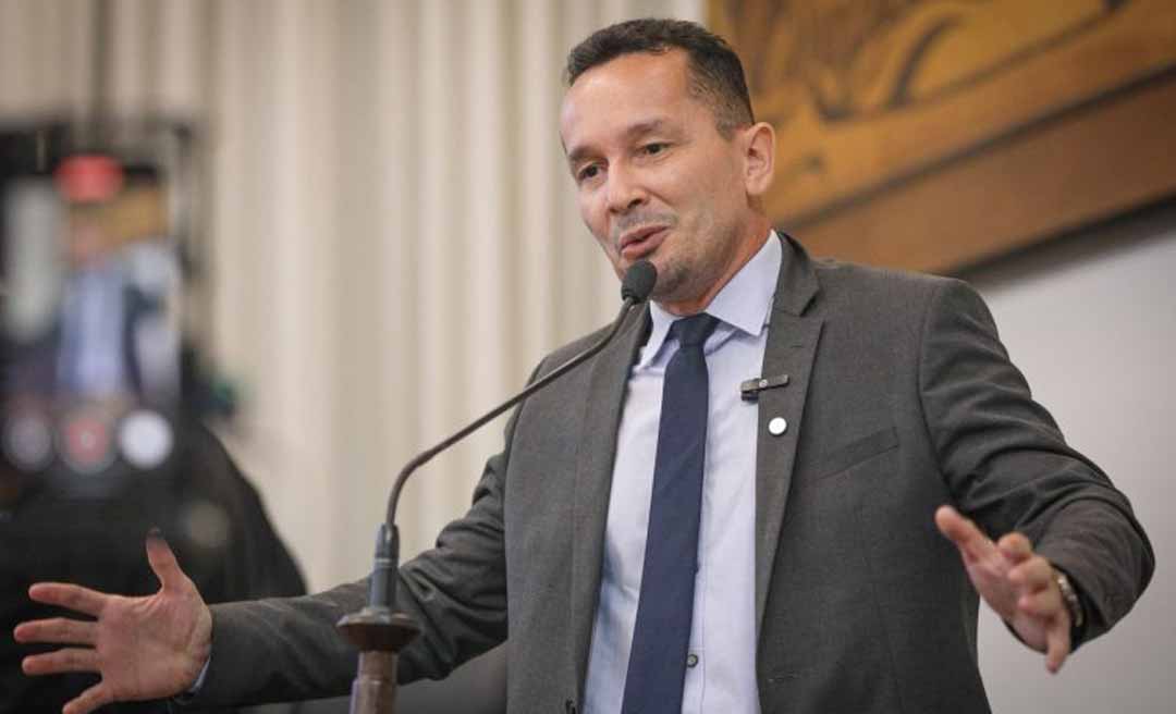 Adailton Cruz volta a cobrar finalização da minuta do PCCR da Saúde