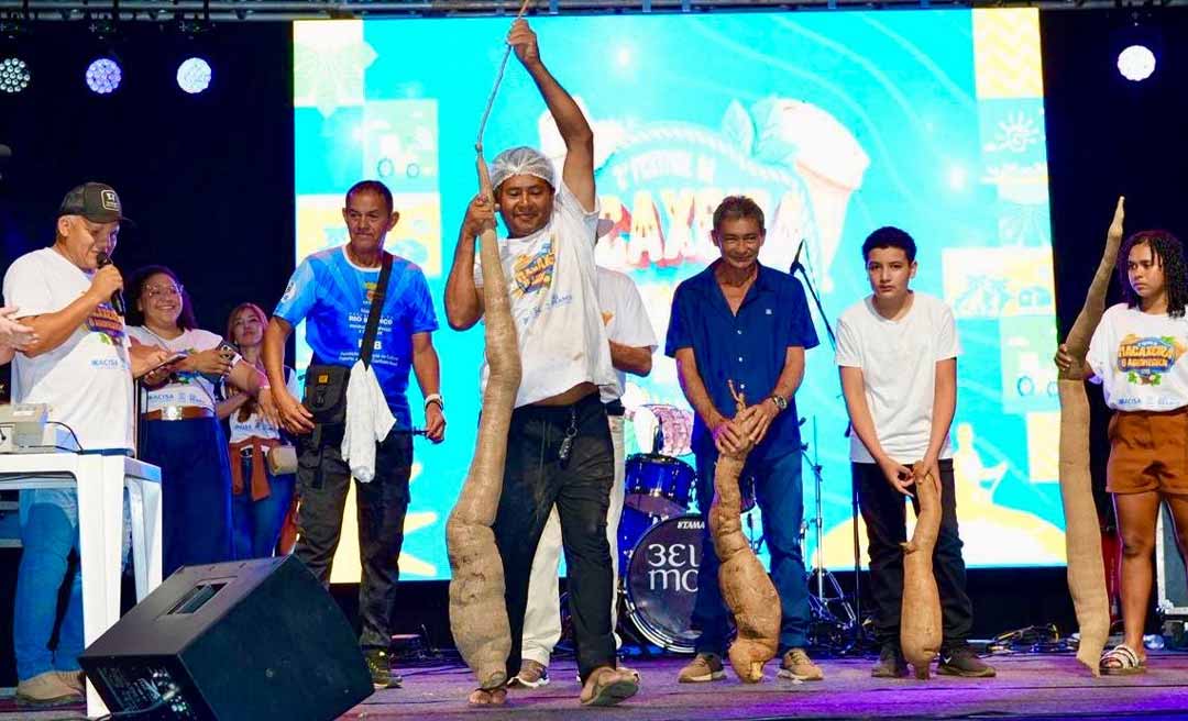 Bicampeão do Festival da Macaxeira: Ferreirinha ganha premiação com macaxeira gigante de mais de 11 kg e 3 metros